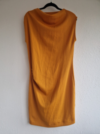Kiomi jurk. Maat 40, Oranje.