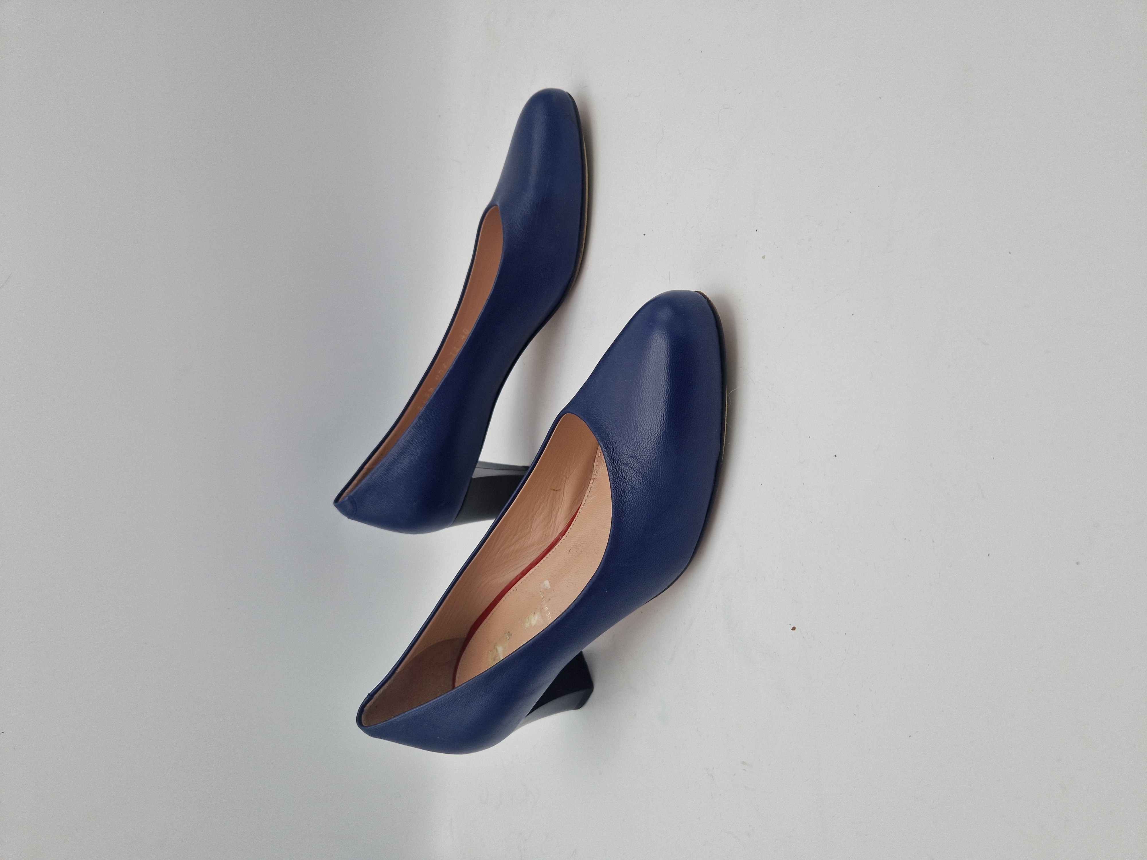 Voltan pumps. Maat 40, Donkerblauw/leer.