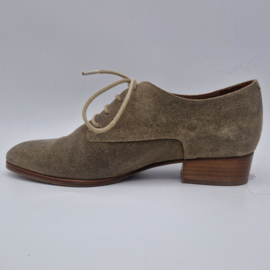 Ellen:Truijen veterschoenen. Maat 39, Suède/ greige