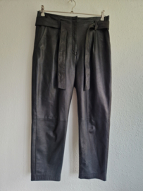 Atelier Amsterdam lamsleren pantalon. Maat L.