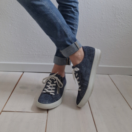 Hartjes sneakers. Maat 7/wijdte: H. Jeans look
