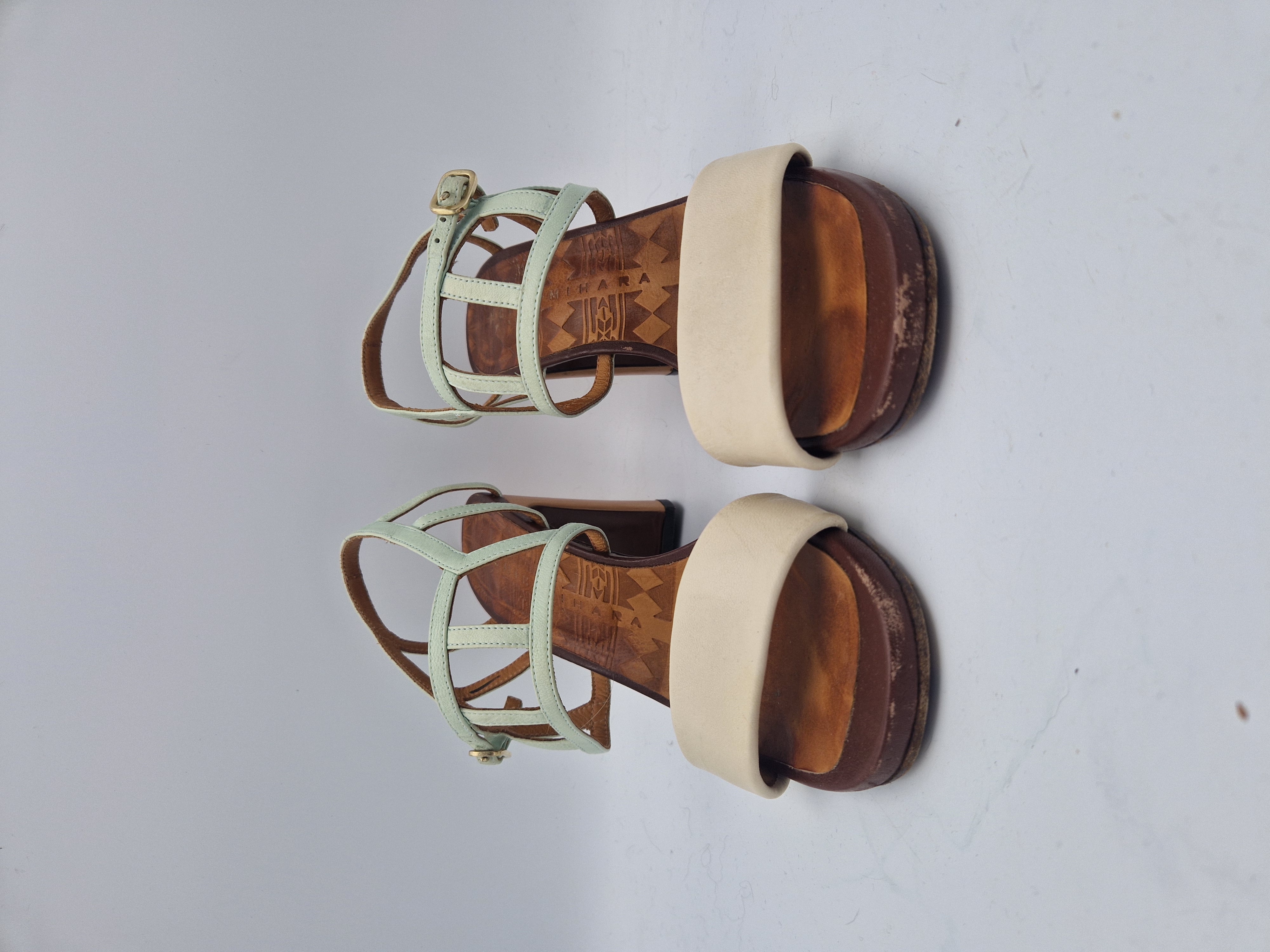 Chie Mihara sandalen met hak. Maat 40, Mintgroen/crème.