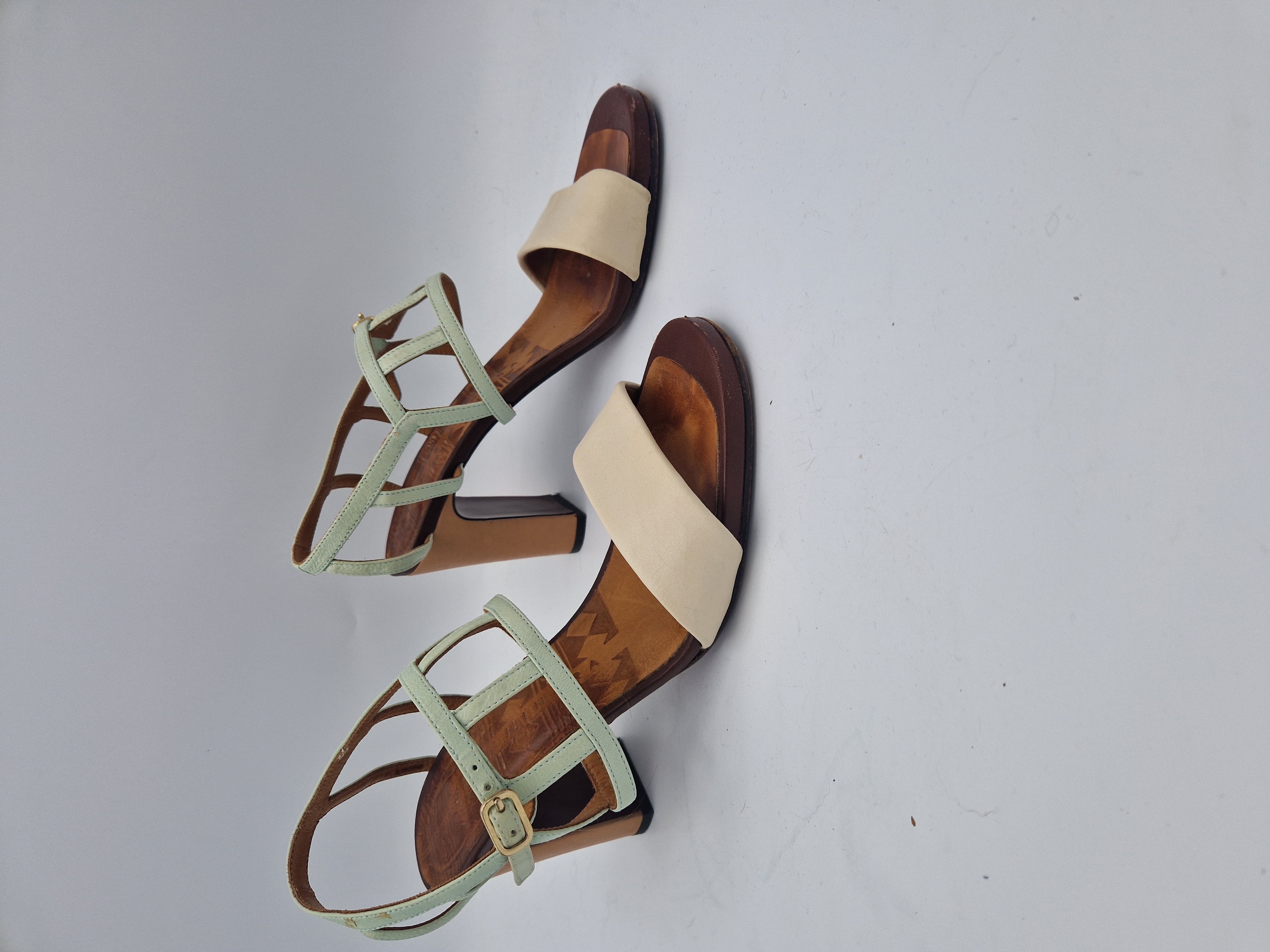 Chie Mihara sandalen met hak. Maat 40, Mintgroen/crème.