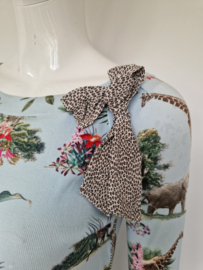 Marc Cain Spirit of Love Safari Jurk Lichtblauw. Maat 36/38