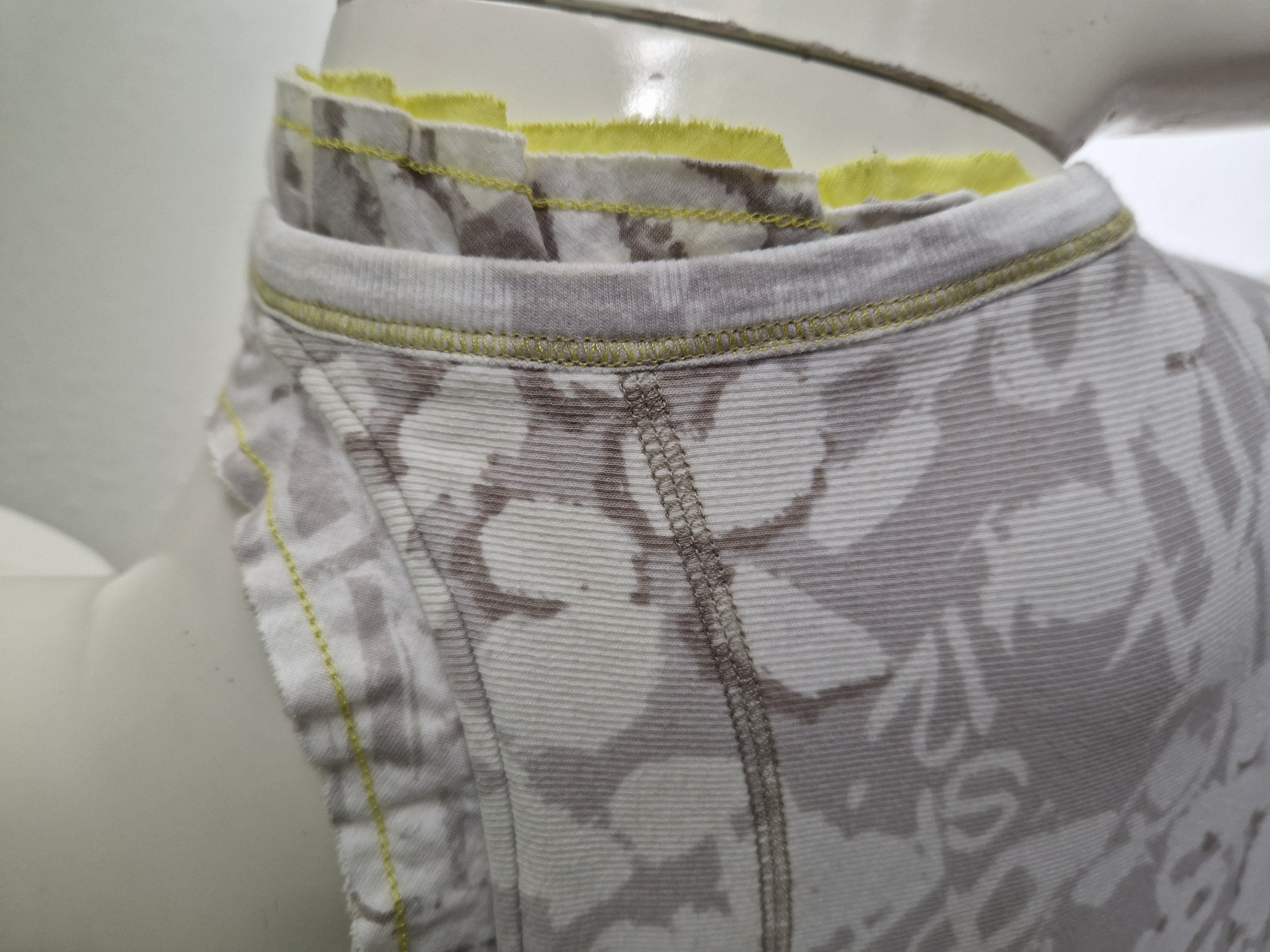 Marc Cain Sports top. Maat 3, Wit/grijs/print.