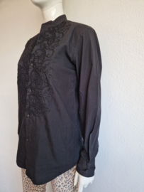 Kult blouse. Maat M. Zwart/geborduurd.