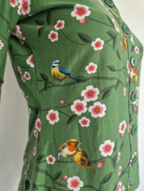 Tante Betsy blouse. Maat L. Groen/vogeltjesprint.