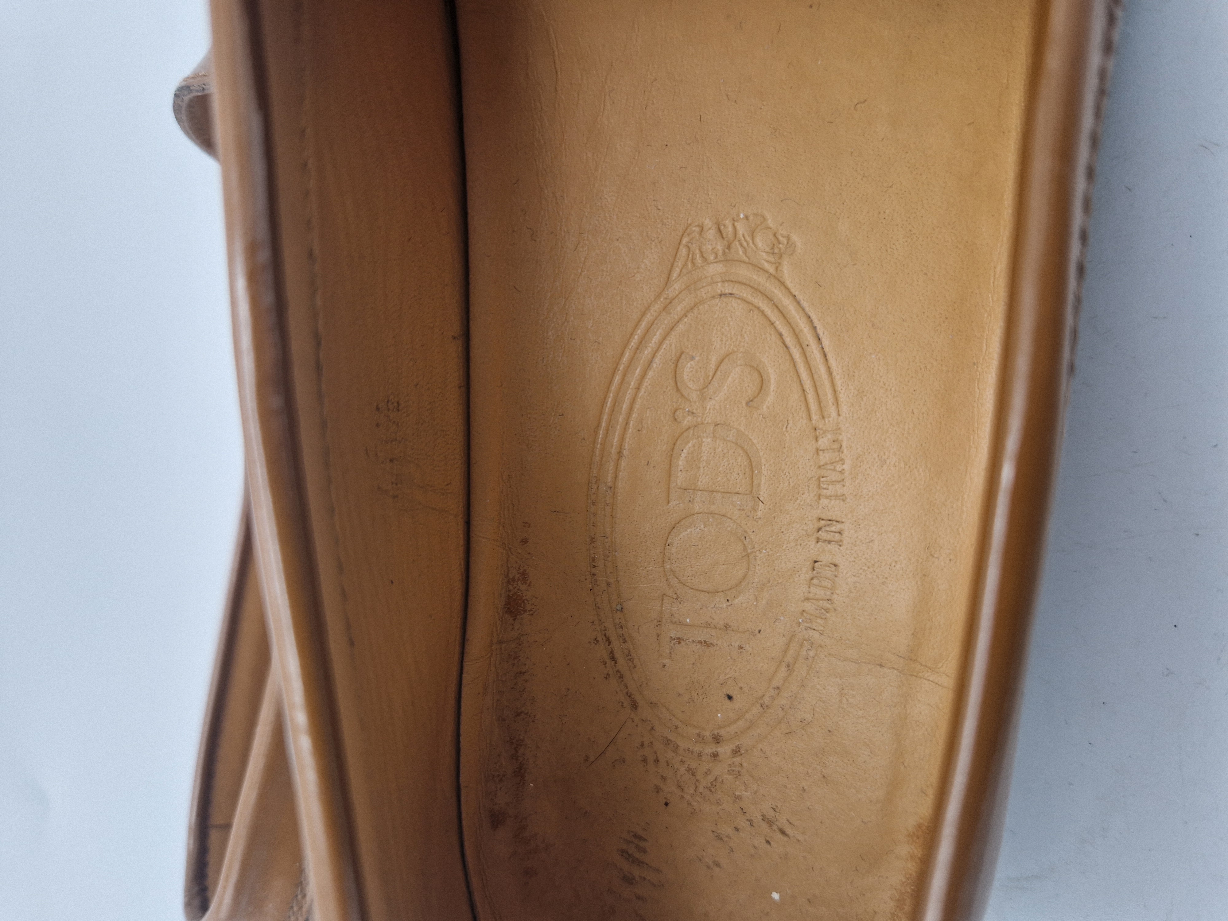 Tod's loafers. Maat 12, Karamel/lakleer.
