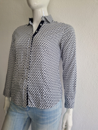 Eterna blouse. Maat 40, Wit/donkerblauw/ print.