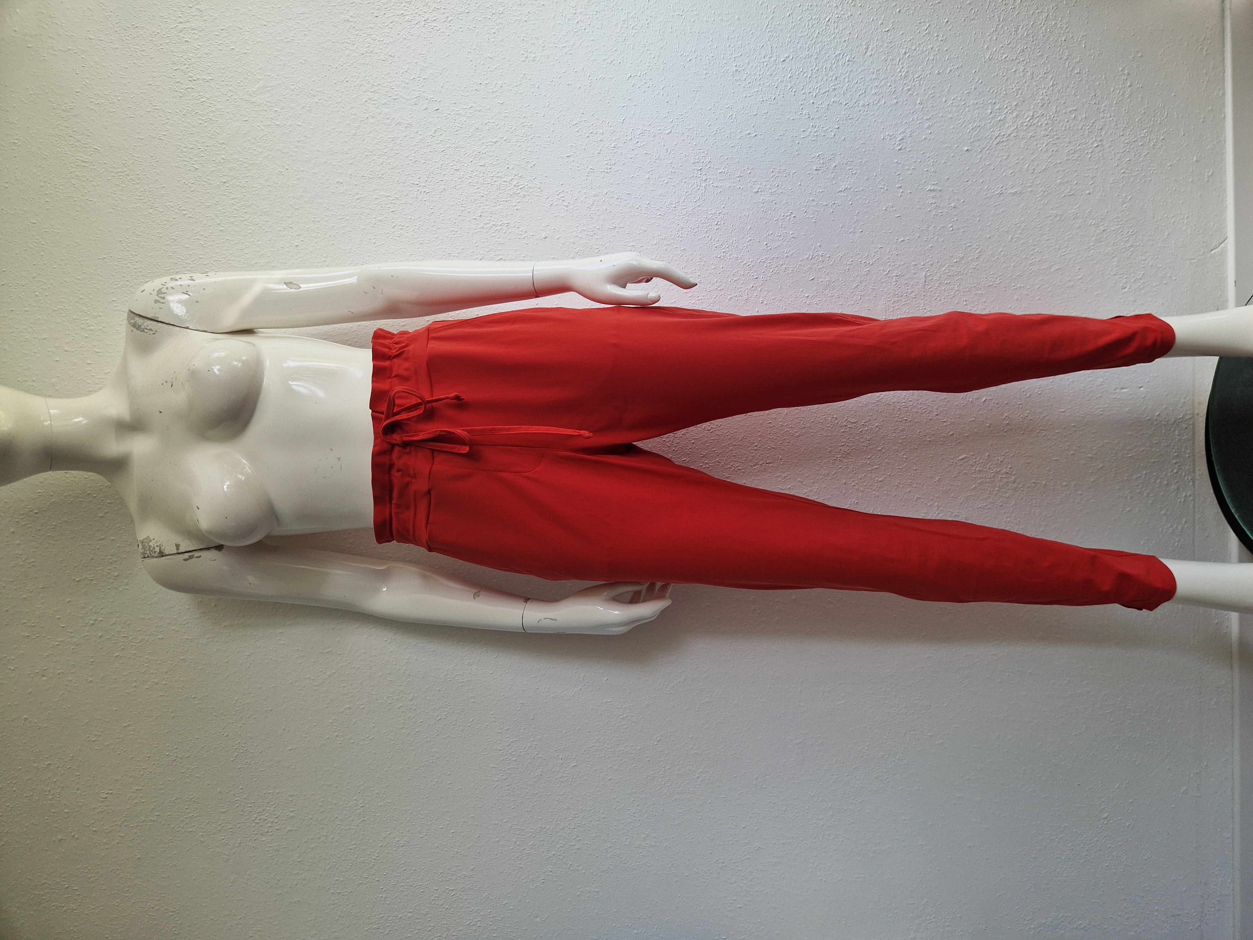 Studio Anneloes pantalon. Maat M. Rood/travelstof.