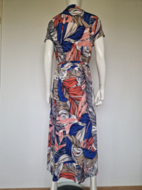 Batida jurk met kleurrijke print. Maat 5.