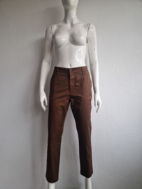 Closed pantalon. Maat 30, Bruin