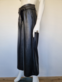 D’Étoiles Casiopé faux leather culotte. Maat M. Zwart