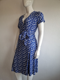 Claudia Sträter wikkeljurk. Maat 44, Blauw/wit.