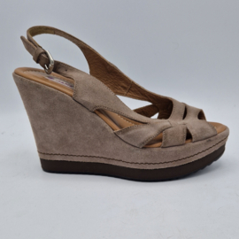 Janet Sport peeptoes met sleehak. Maat 37,Beige/ suède.