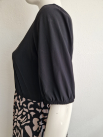 Studio Anneloes Kristie Cheeta maxi jurk. Maat M. Zwart/travelstof.