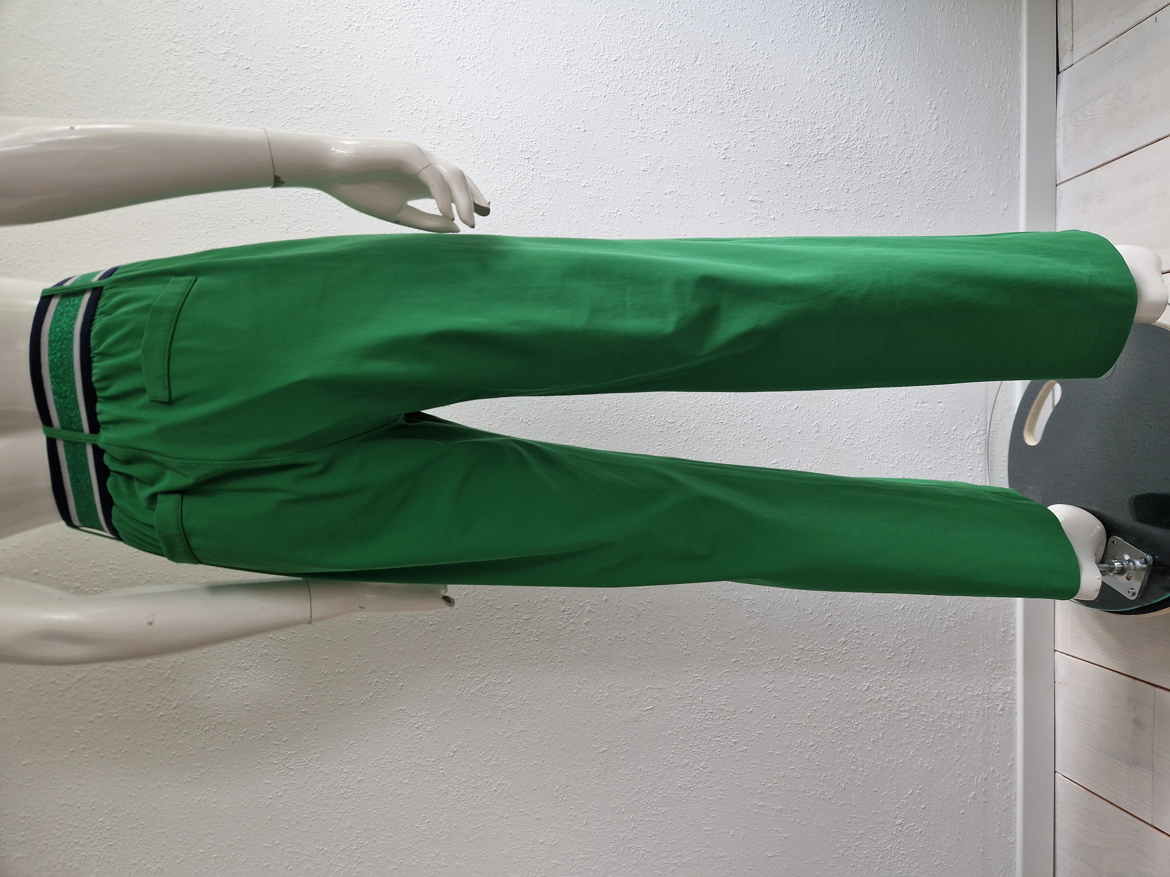 Studio Anneloes pantalon  Rae. Maat M. Appeltjes groen