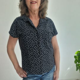 Studio Anneloes blouse. Maat M. Zwart/stippenprint.