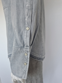 Closed Fitted Utility shirt. Maat M. Lichtgrijs