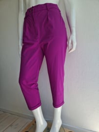 Jane Jushka  cropped pantalon. Maat L. Roze/ travelstof.