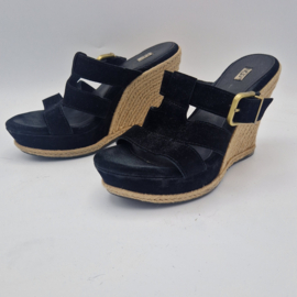 Ugg sandalen met sleehak. Maat 37, Zwart/suède.