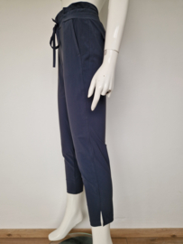 Studio Anneloes pantalon. Maat M. Grijs/travelstof