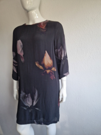 Sissy Boy jurk. Maat L. Antraciet/bloemenprint.