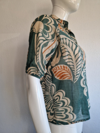 Geisha blouse. Maat XS. Groen/bladerenprint.