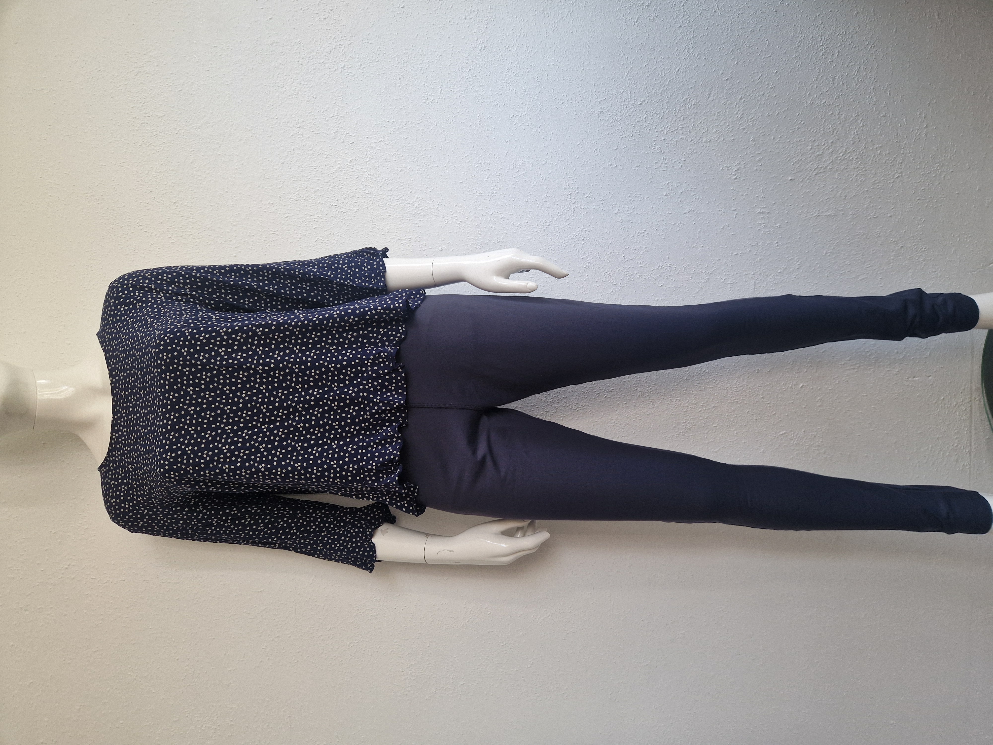 Trvl Drss pantalon. Maat M. Donkerblauw.