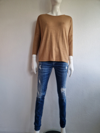Saint Tropez trui. Maat L. Karamel.