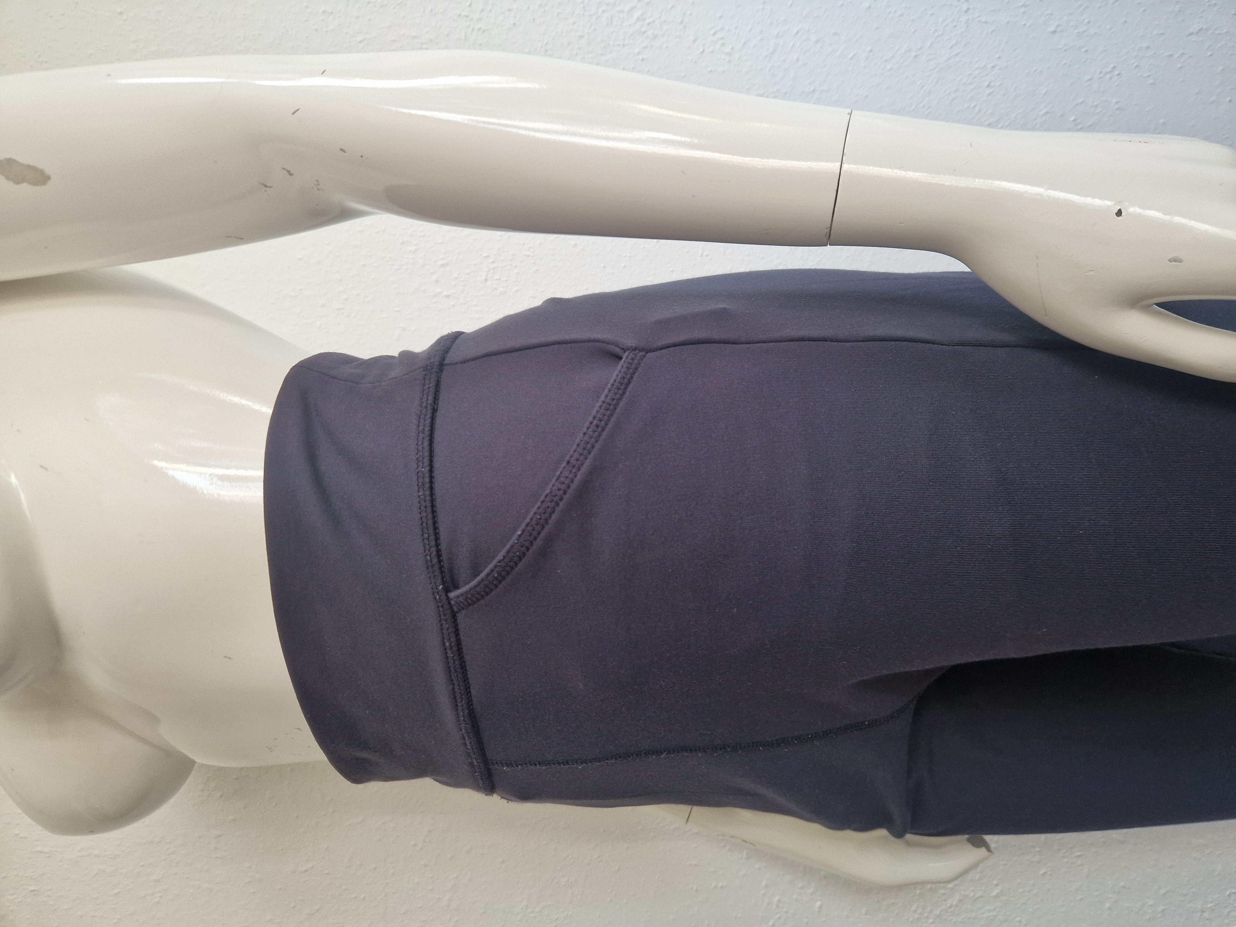 Trvl Drss pantalon. Maat M. Donkerblauw.