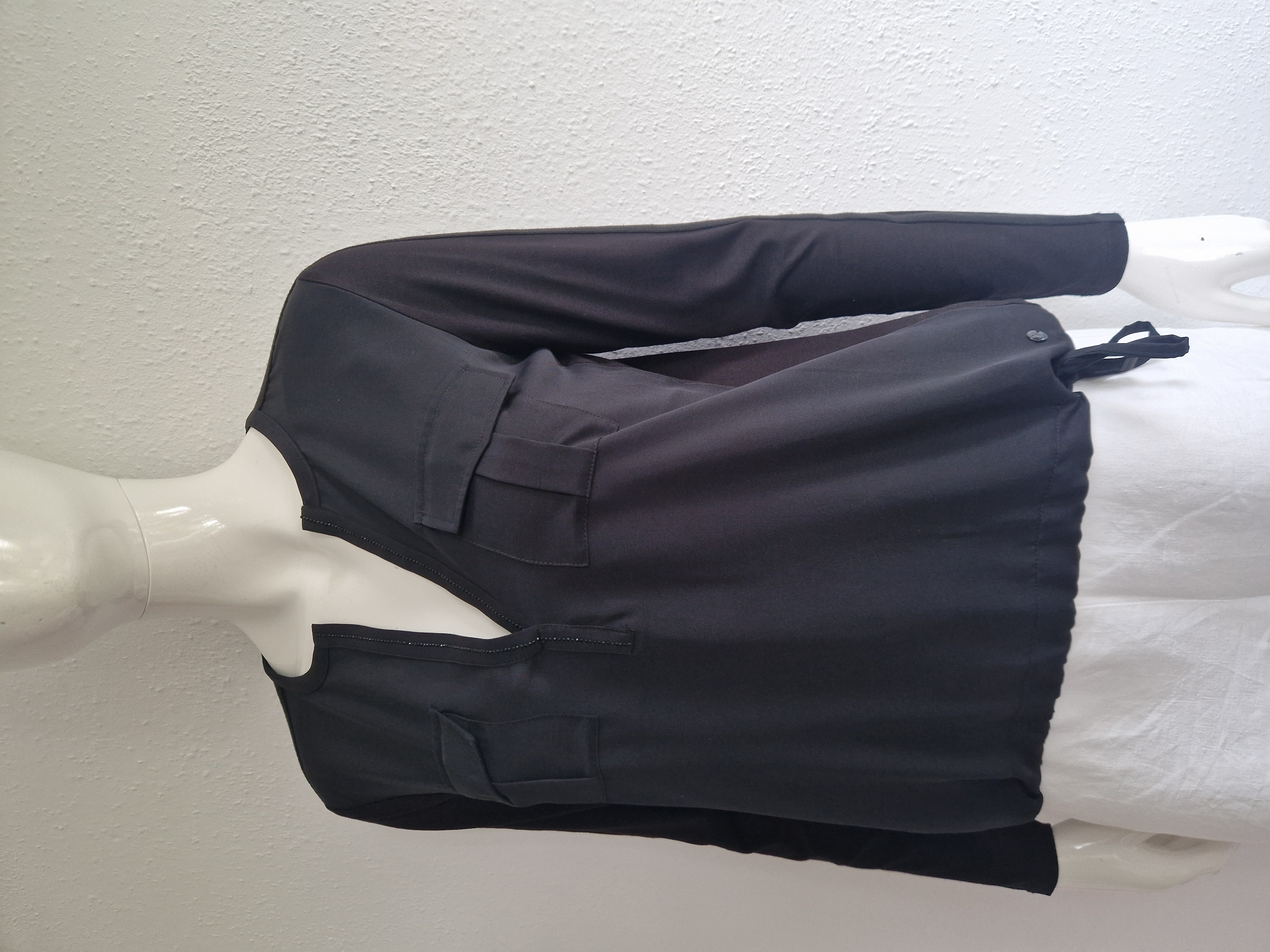 Monari blouse top met V-hals. Maat 36,Zwart