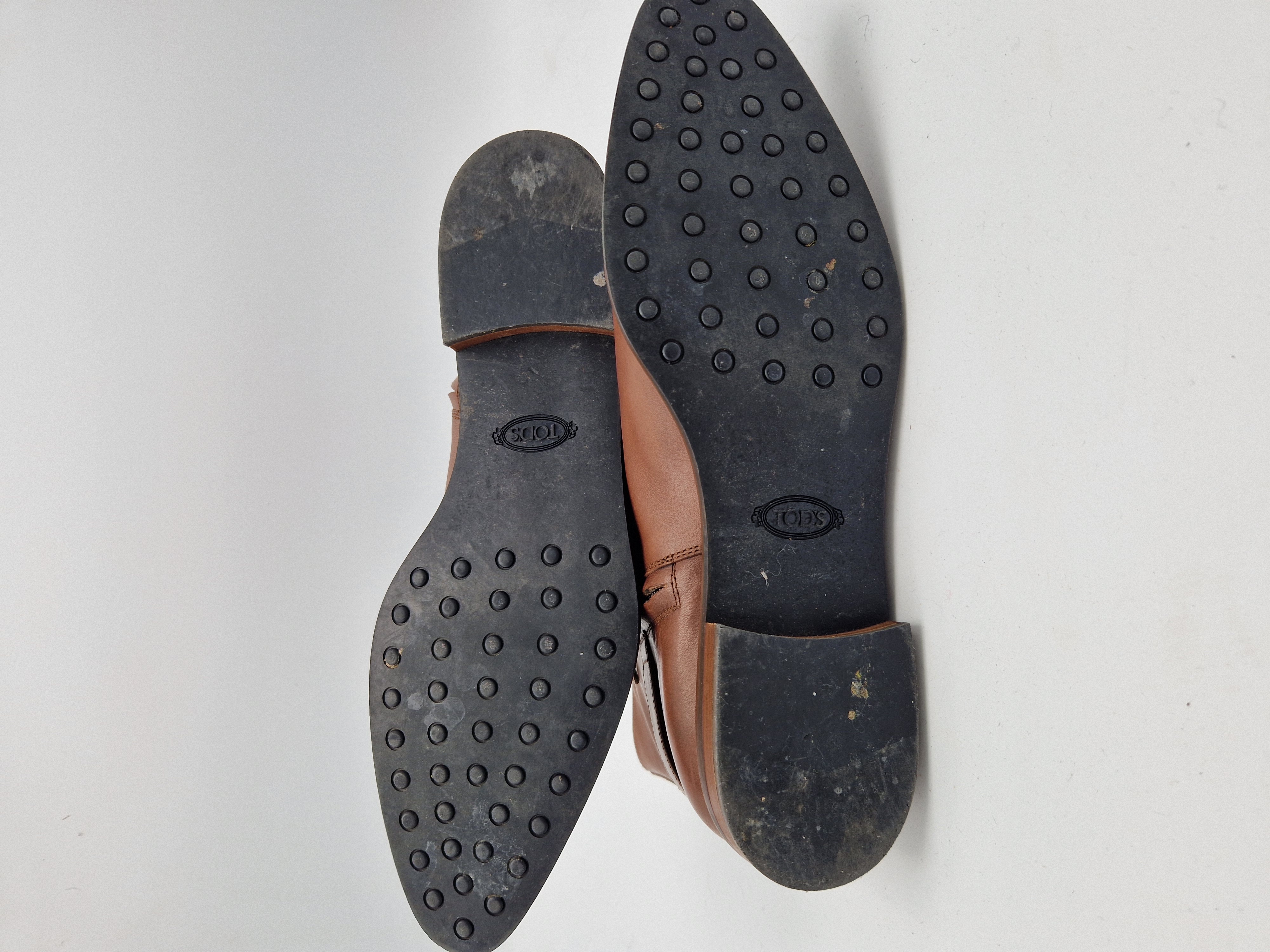 Tod's enkellaarsjes. Maat 40. Bruin/leer.