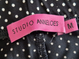 Studio Anneloes pantalon. Maat M. Zwart/stippenprint.