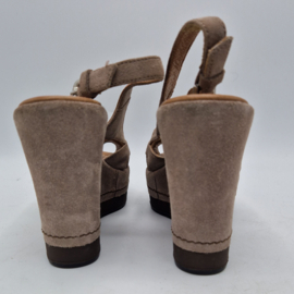 Janet Sport peeptoes met sleehak. Maat 37,Beige/ suède.