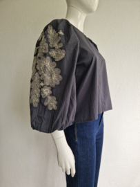 By-Bar Ziggy blouse top met ballonmouwen. Maat S. Midnight/borduursels.