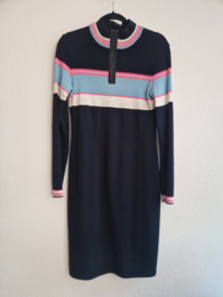 Marc Cain gebreide jurk. N3, Donkerblauw/roze.