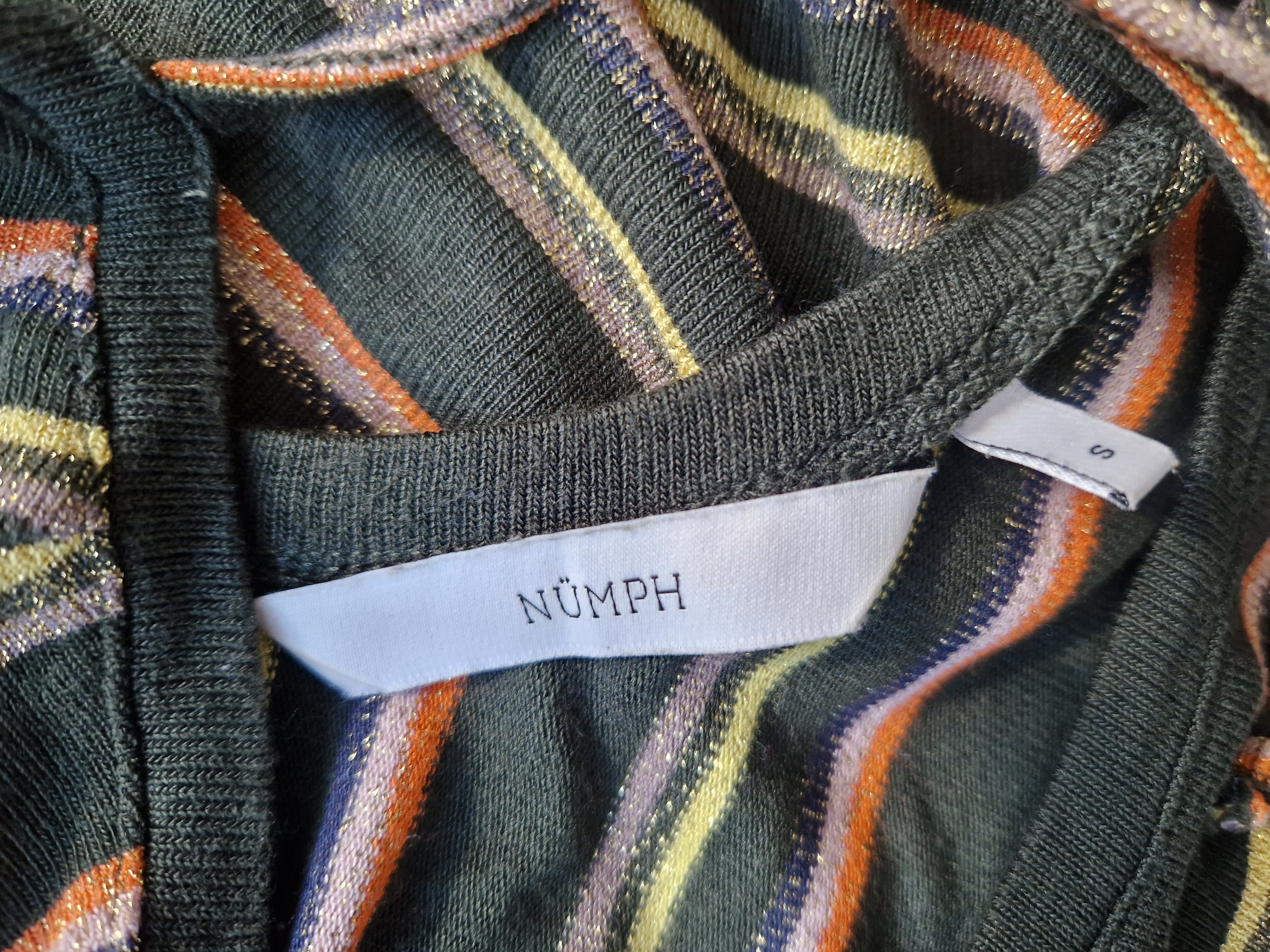 Nümph top. Maat S. Groen/gestreept