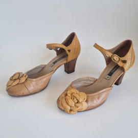 Alberto Fermani leren pumps met bloem. Maat 37