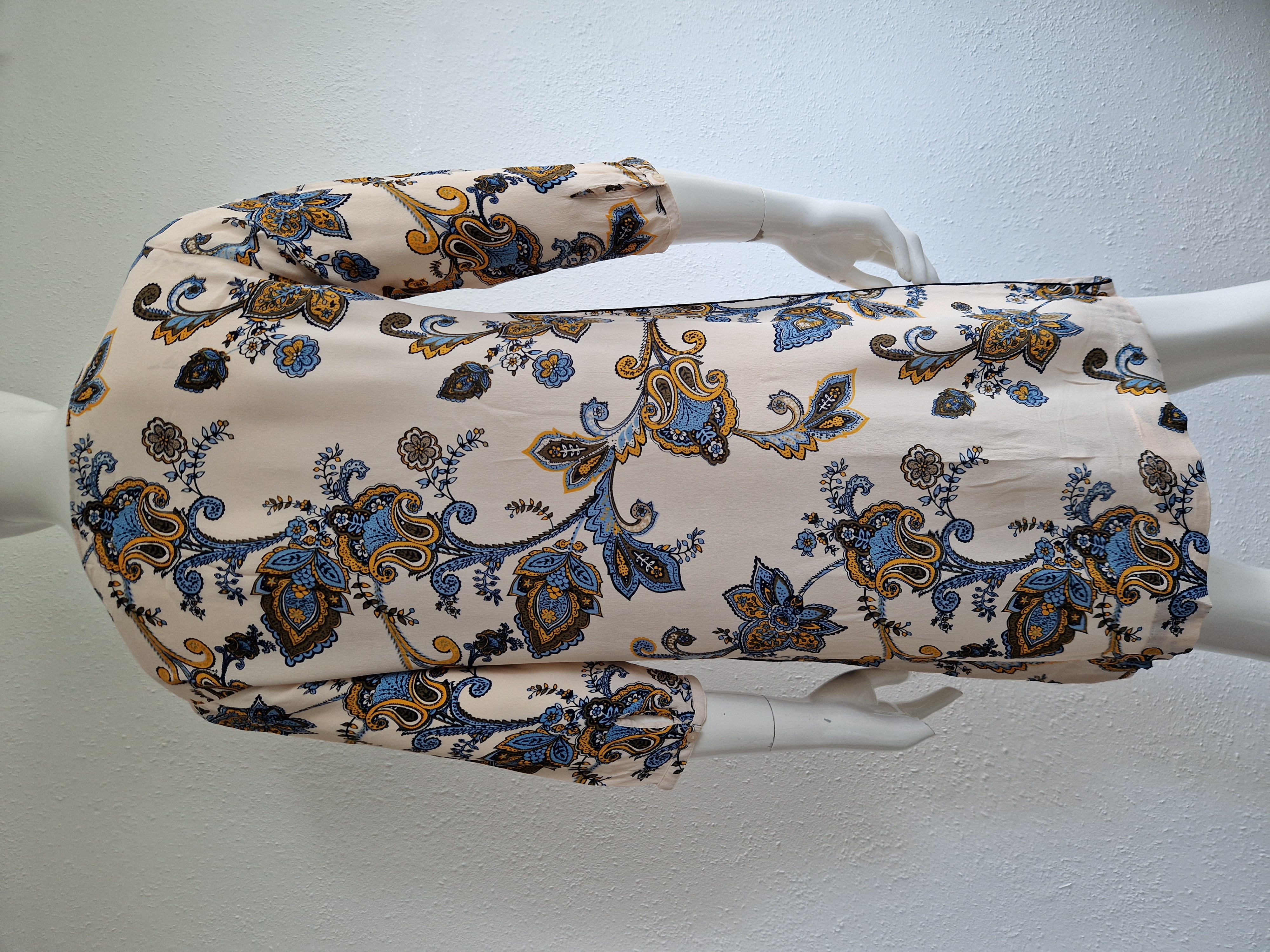 Freequent zomerjurk. Maat S. Crème/paisleyprint.