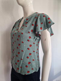 Sugarhill top met V-hals. Maat 36, Groen/aardbeienprint.