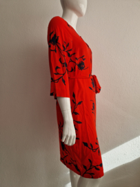 Kyra jurk. Maat 42/44, Rood/donkerblauw/print.