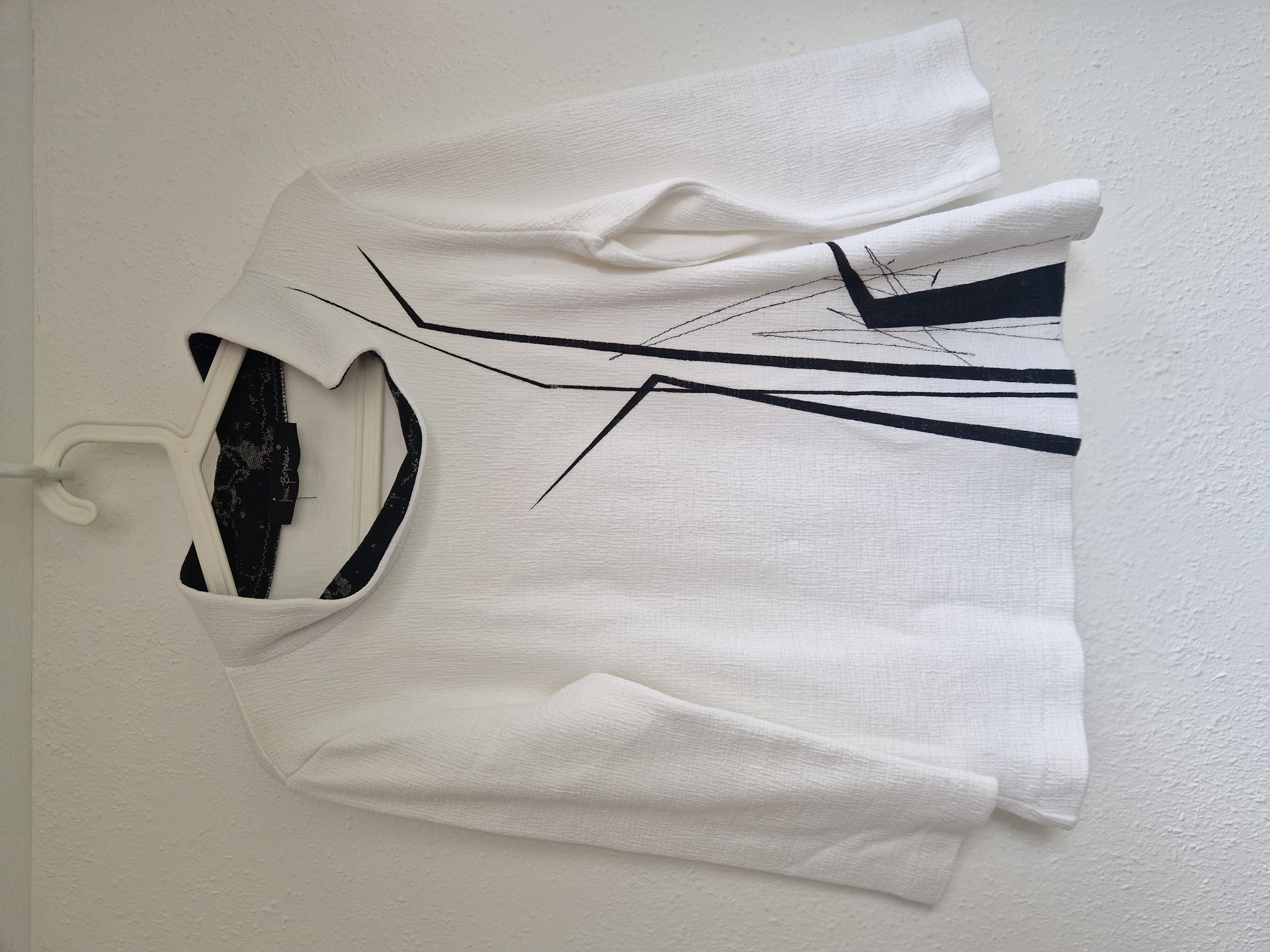 Irma Borgsteede top. Maat M. Wit/grafische print.
