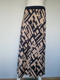 Marc Aurel set (blouse & midi rok). Grafische print. Maat 38