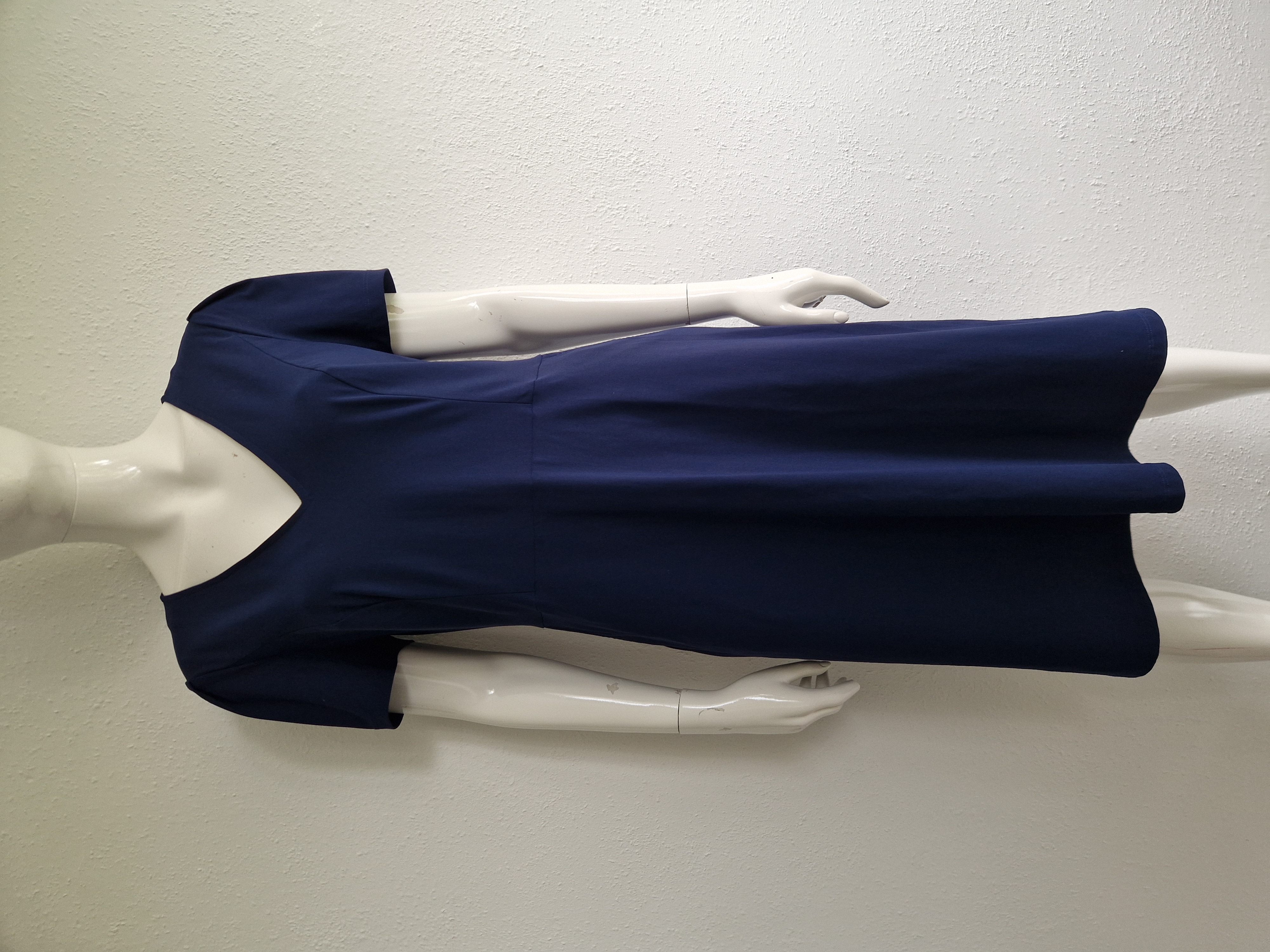 La Dress jurk met V-hals. Maat L. Marineblauw.