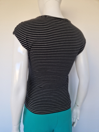 Closed shirt. Maat S. Zwart/wit gestreept.