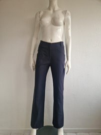 Closed pantalon met rechte pijpen. Maat 46. Nachtblauw.