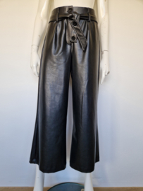 D’Étoiles Casiopé faux leather culotte. Maat M. Zwart
