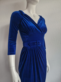 Feestjurk blauw velours. Maat 34.