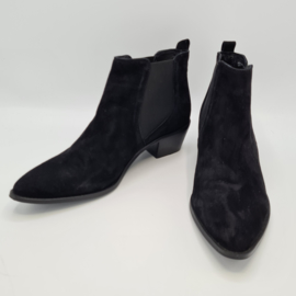 Bertie chelsea boots. Mt. 41. Zwart/suède.